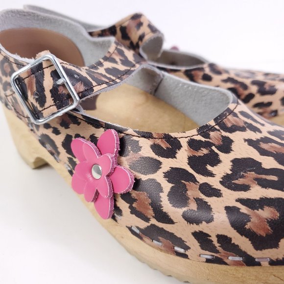 Hanna Andersson Cheetah/Leopard Print Wood Clogs - Picture 4 of 9